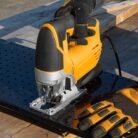 Ingco 650W Variable Speed Jigsaw with Blade Kit – Corded Jig Saw for Wood and Metal